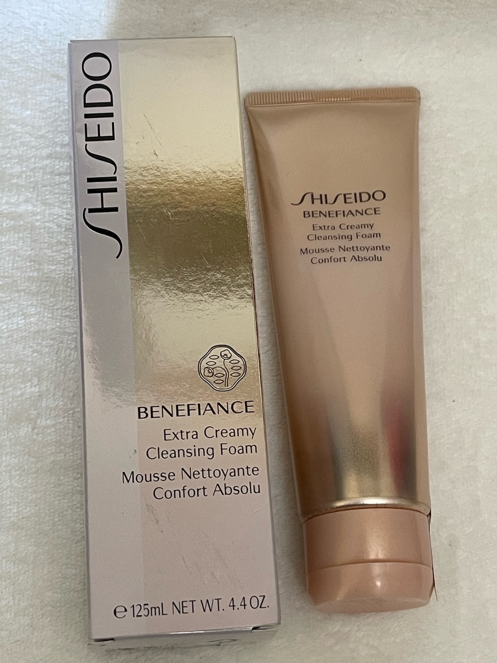 Shiseido BENEFIANCE Extra Creamy
Cleansing Foam 4.4 oz New . Sealed.